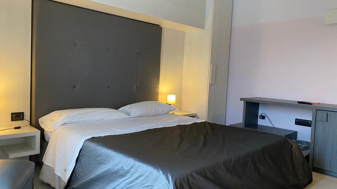 Victoria Hotel بوميليانو داركو المظهر الخارجي الصورة