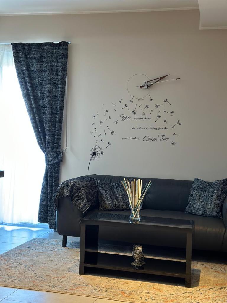 Victoria Hotel بوميليانو داركو المظهر الخارجي الصورة